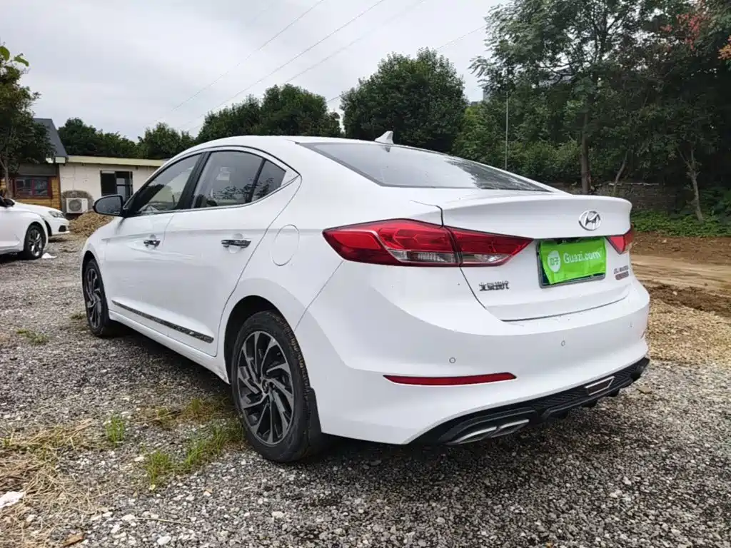 Hyundai Elantra — миниатюра 5