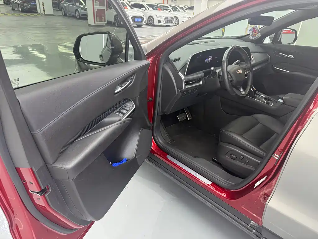 Cadillac XT4 — миниатюра 8