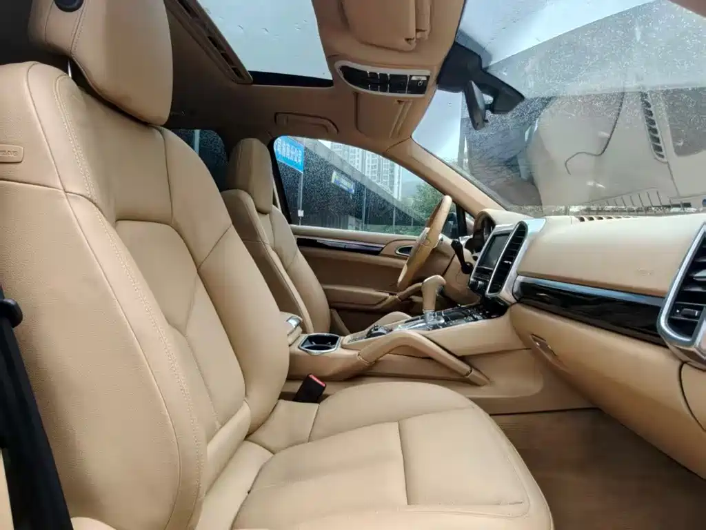 Porsche Cayenne — миниатюра 12