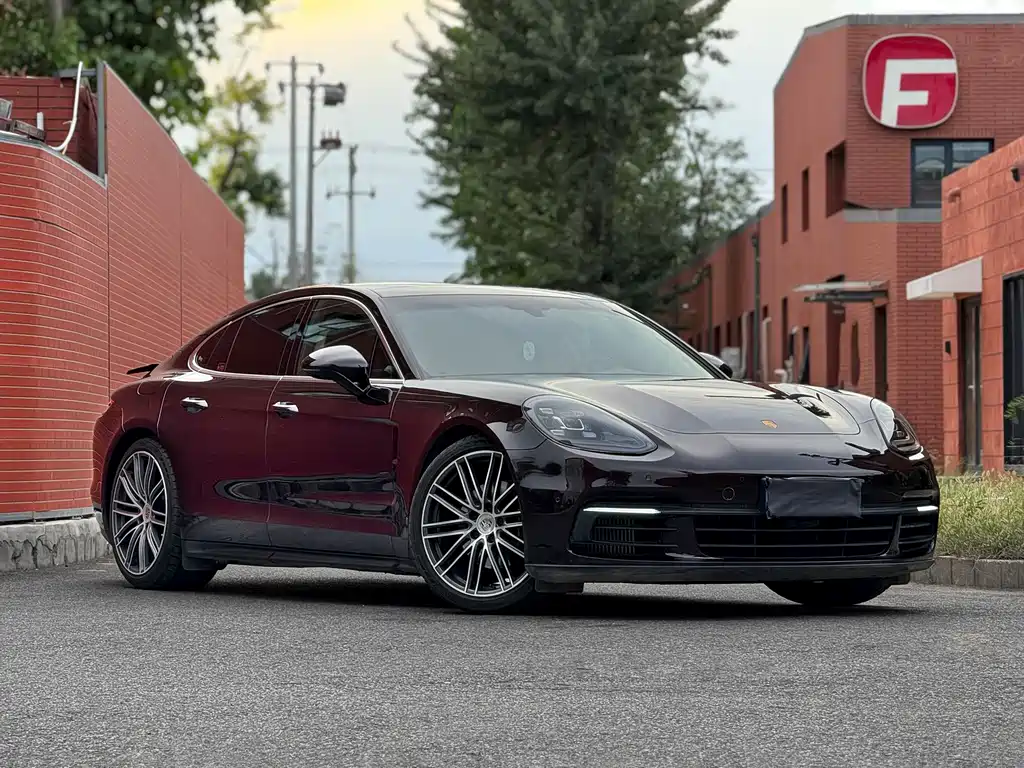 PORSCHE PANAMERA