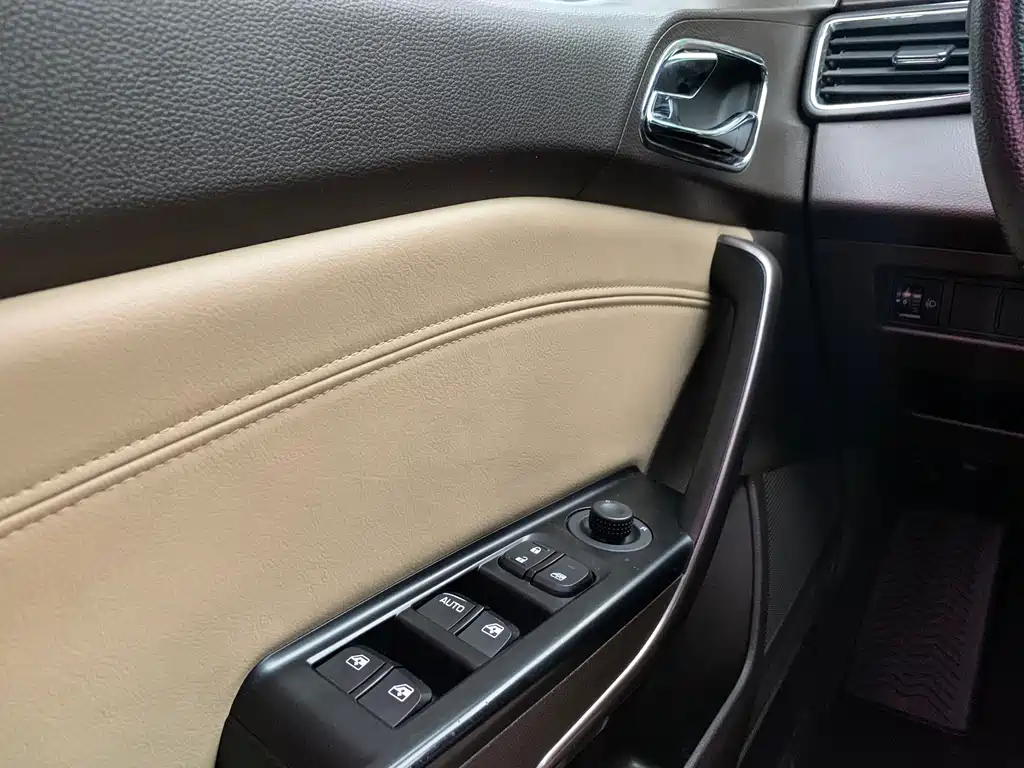 Baojun 310W — миниатюра 17
