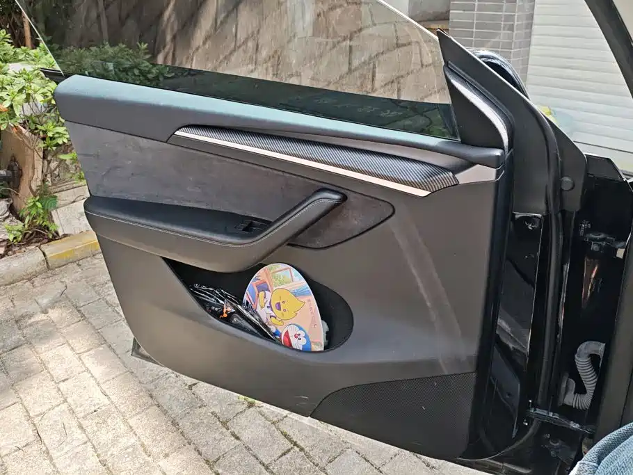 Tesla Model Y — миниатюра 7