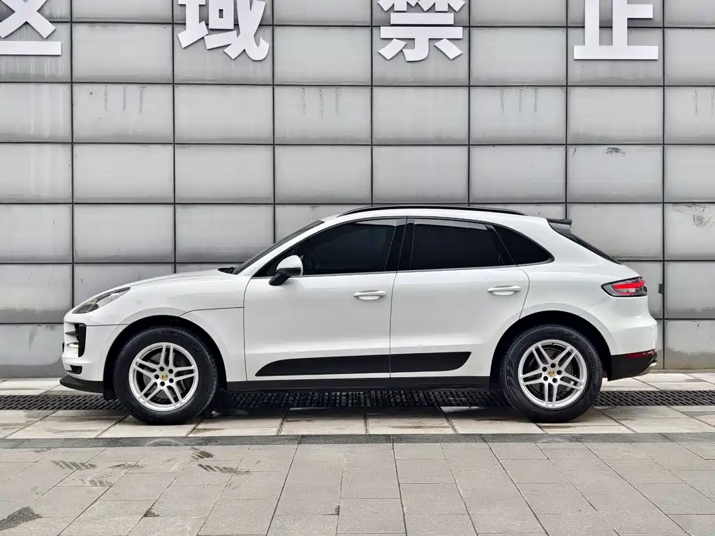 Porsche Macan — миниатюра 5
