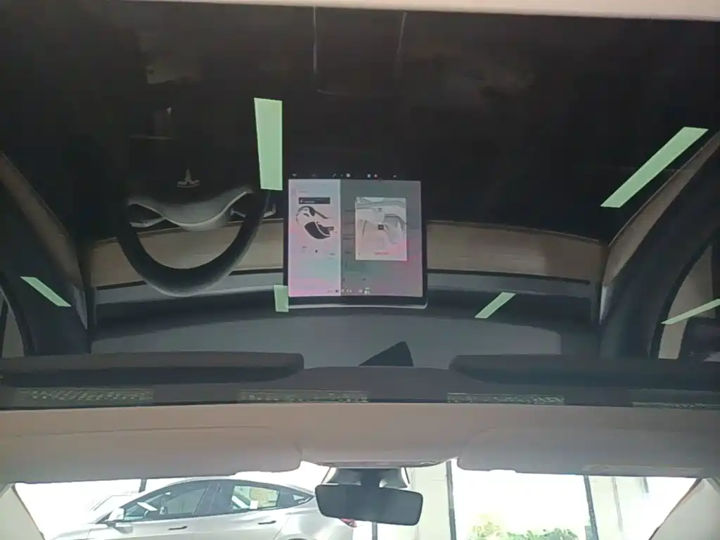 Tesla Model 3 — миниатюра 18