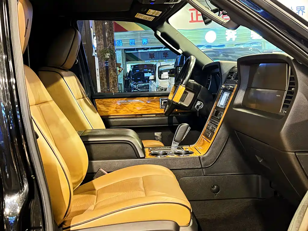 Lincoln Navigator — миниатюра 20