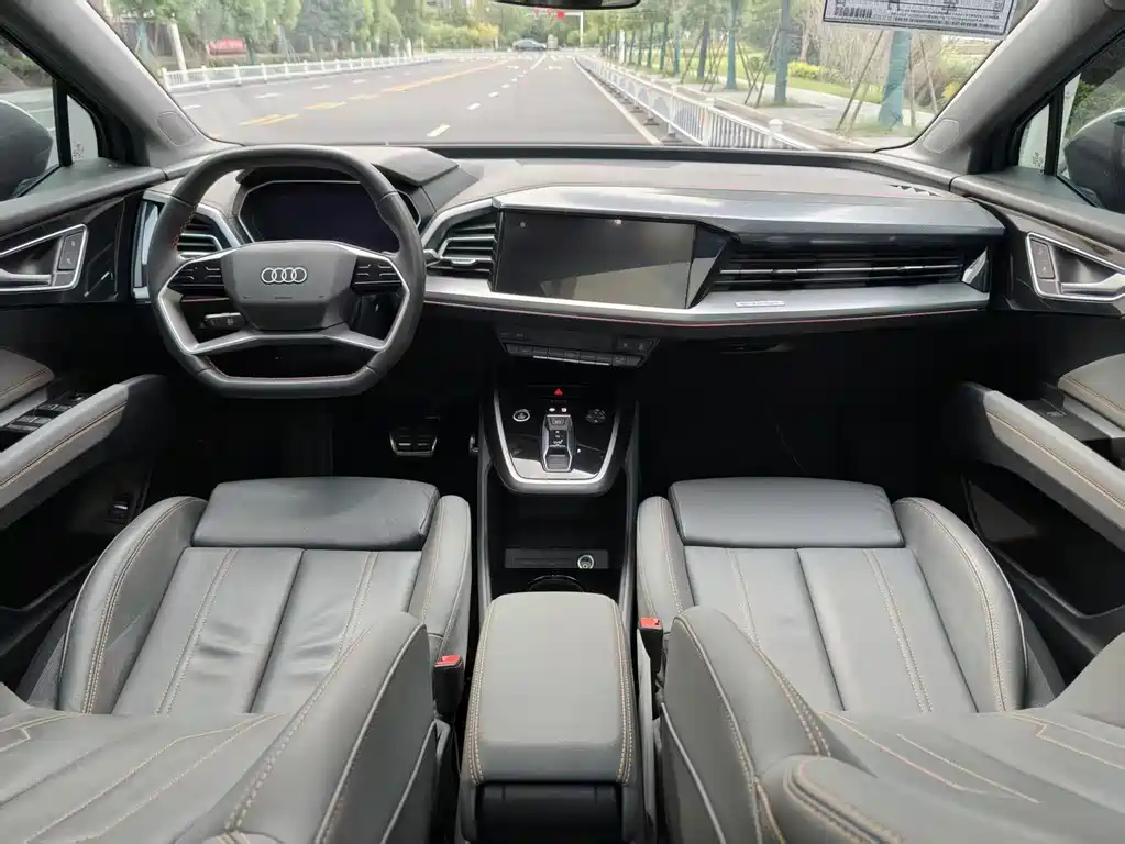 Audi Q4 e-tron 2022 — фото 6