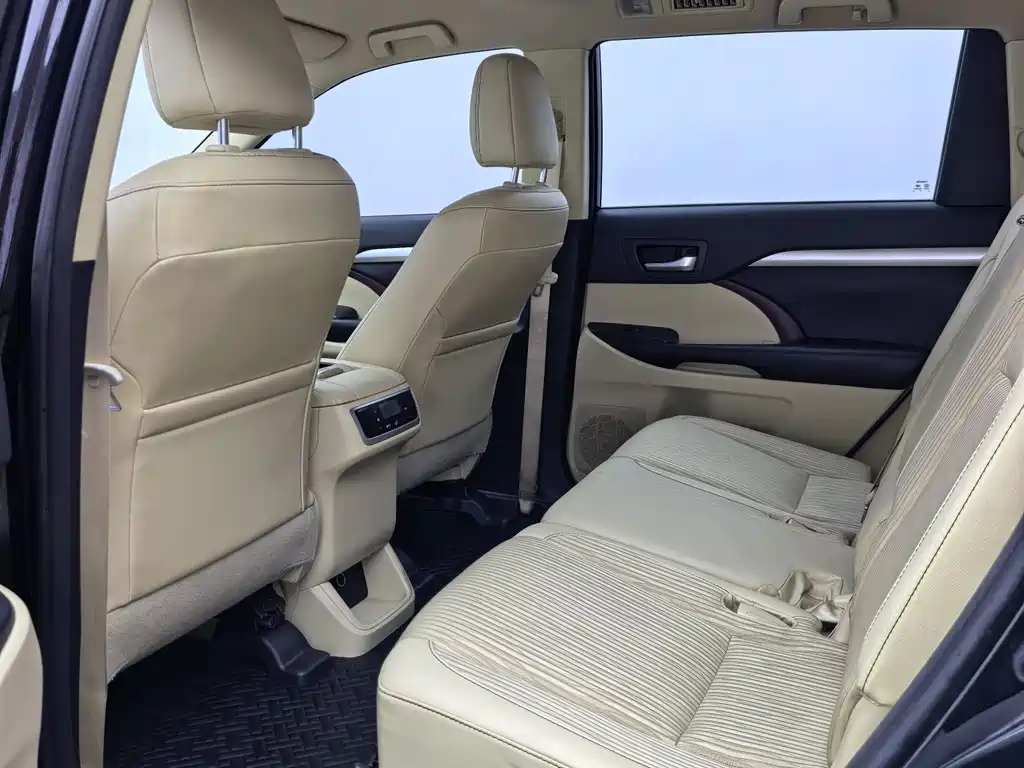 Toyota Highlander 2017 2.0T Elite 7 мест