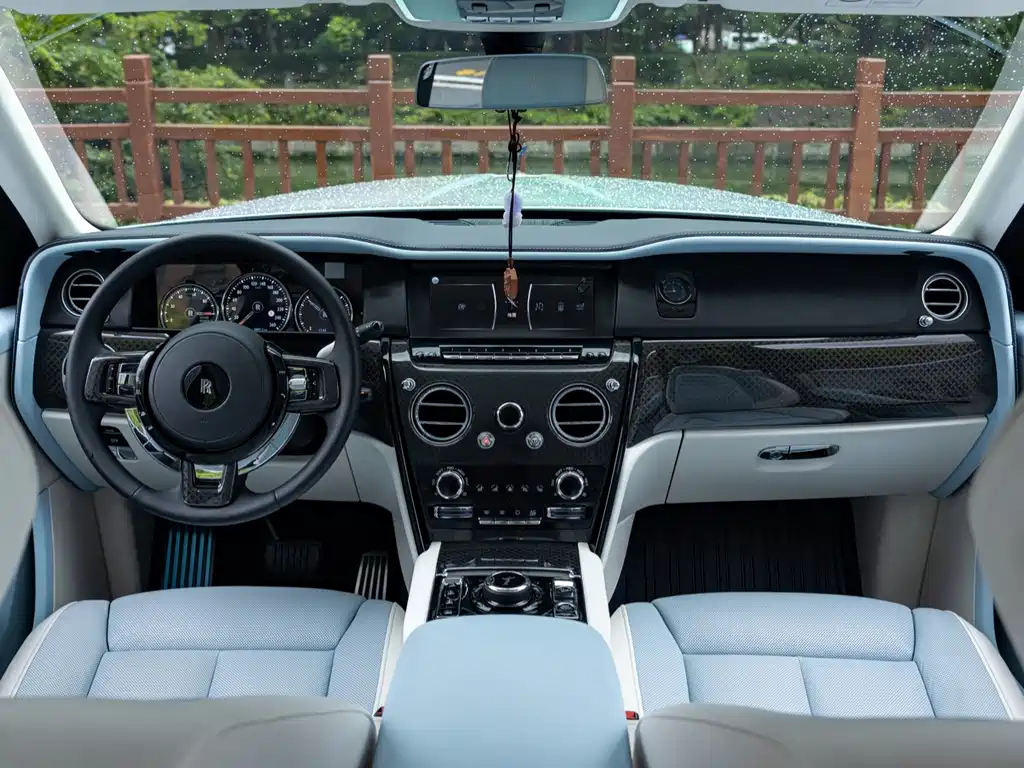 Rolls-Royce Cullinan — миниатюра 12