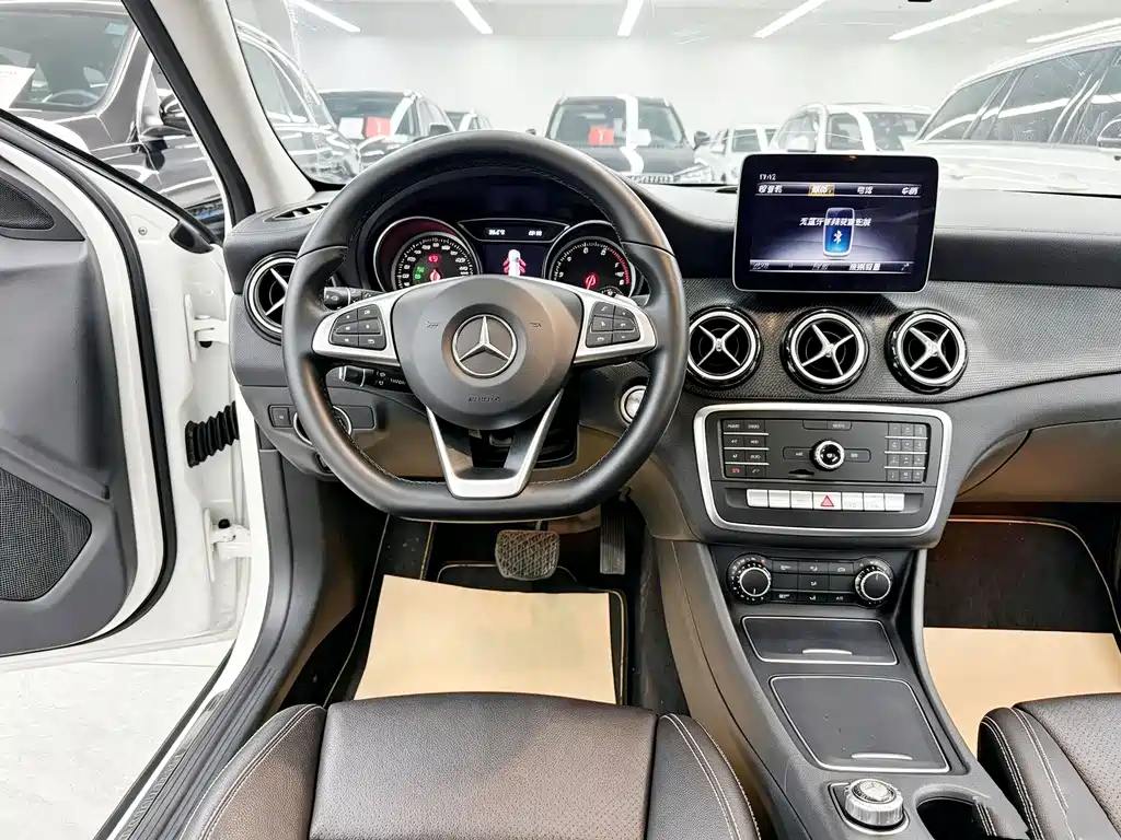 Mercedes-Benz GLA — миниатюра 16