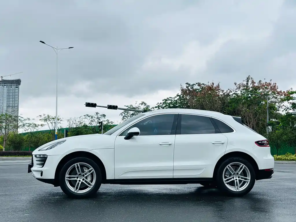 Porsche Macan — миниатюра 4