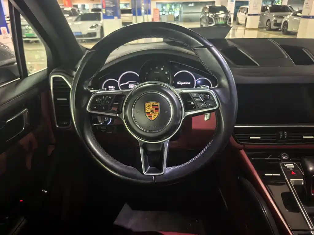 Porsche Cayenne — миниатюра 9