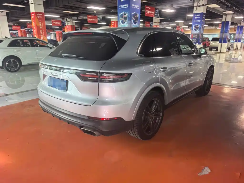 Porsche Cayenne — миниатюра 12