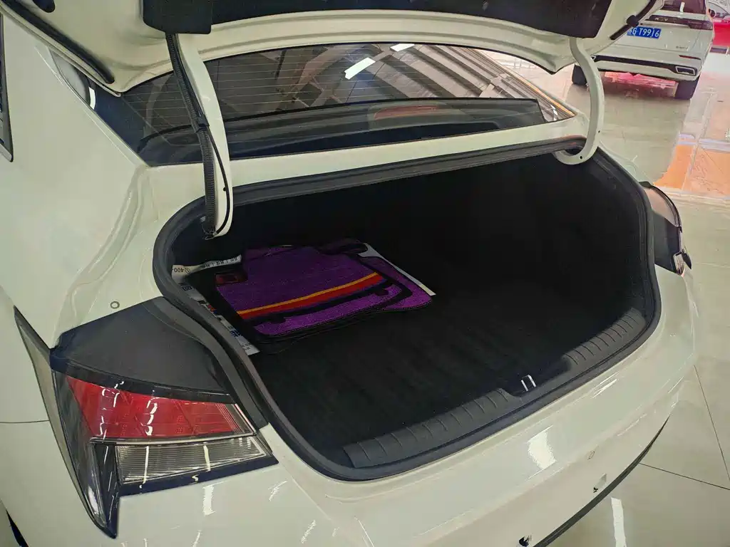 Hyundai Elantra — миниатюра 31