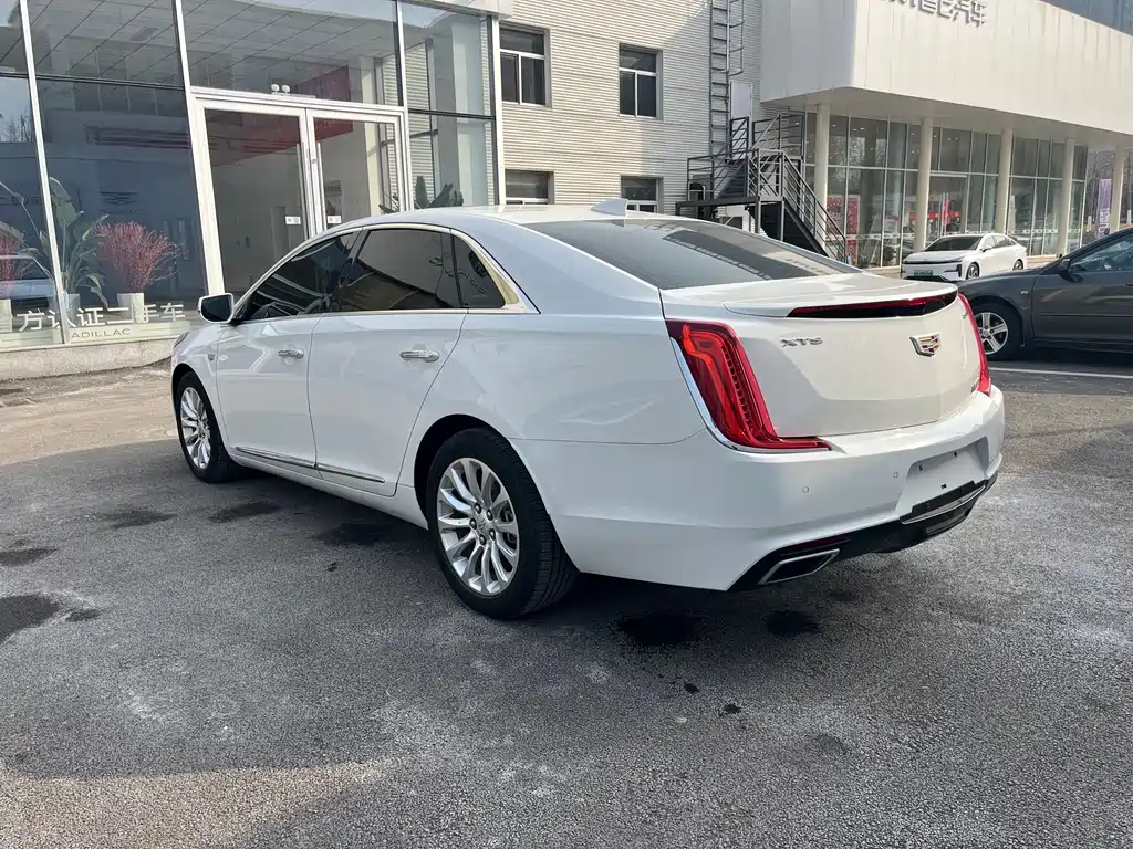 CADILLAC XTS