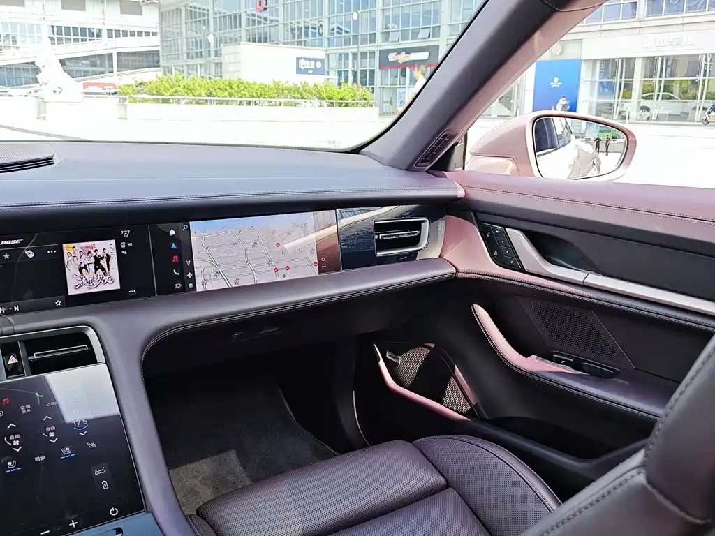 Porsche Taycan — миниатюра 13