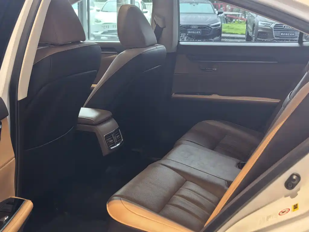 Lexus ES — миниатюра 9
