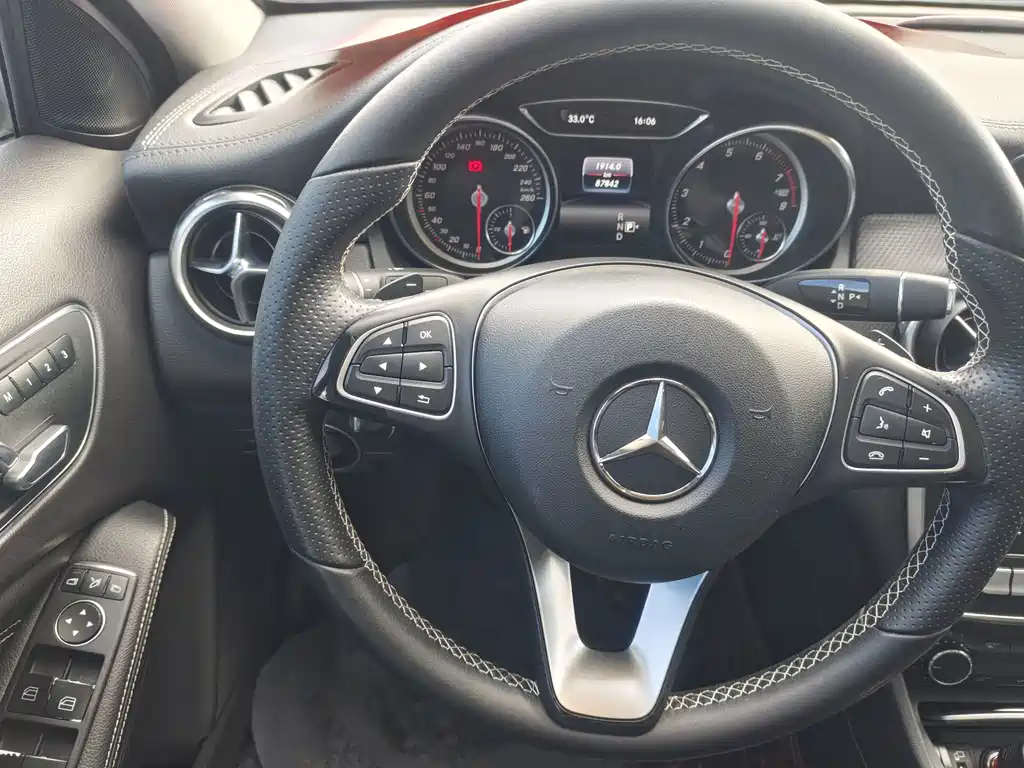 Mercedes-Benz GLA — миниатюра 6