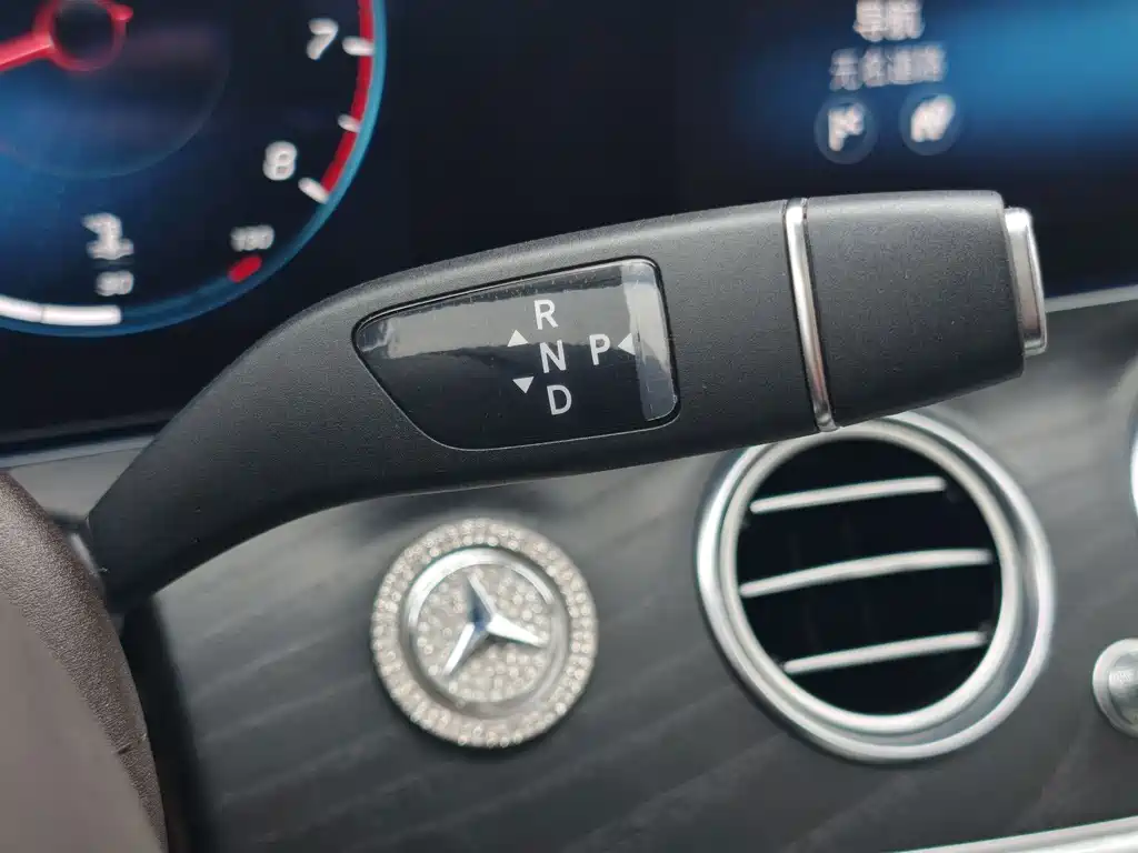 Mercedes-Benz E-Class — миниатюра 10