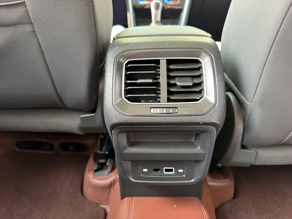 Volkswagen Tiguan L — миниатюра 8