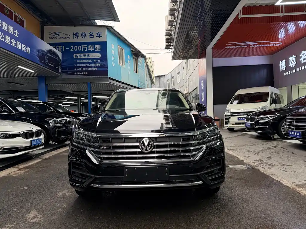 VOLKSWAGEN TOUAREG