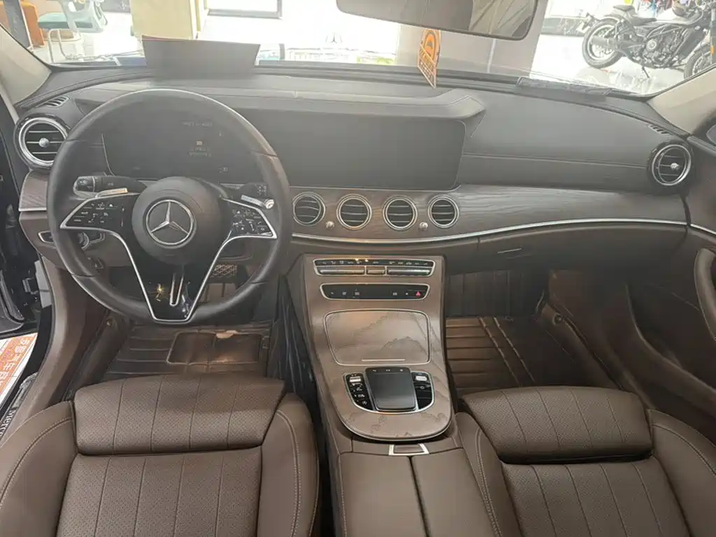 Mercedes-Benz E-Class — миниатюра 10