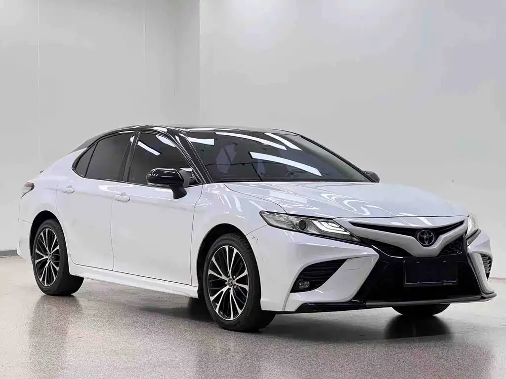 Toyota Camry — миниатюра 3