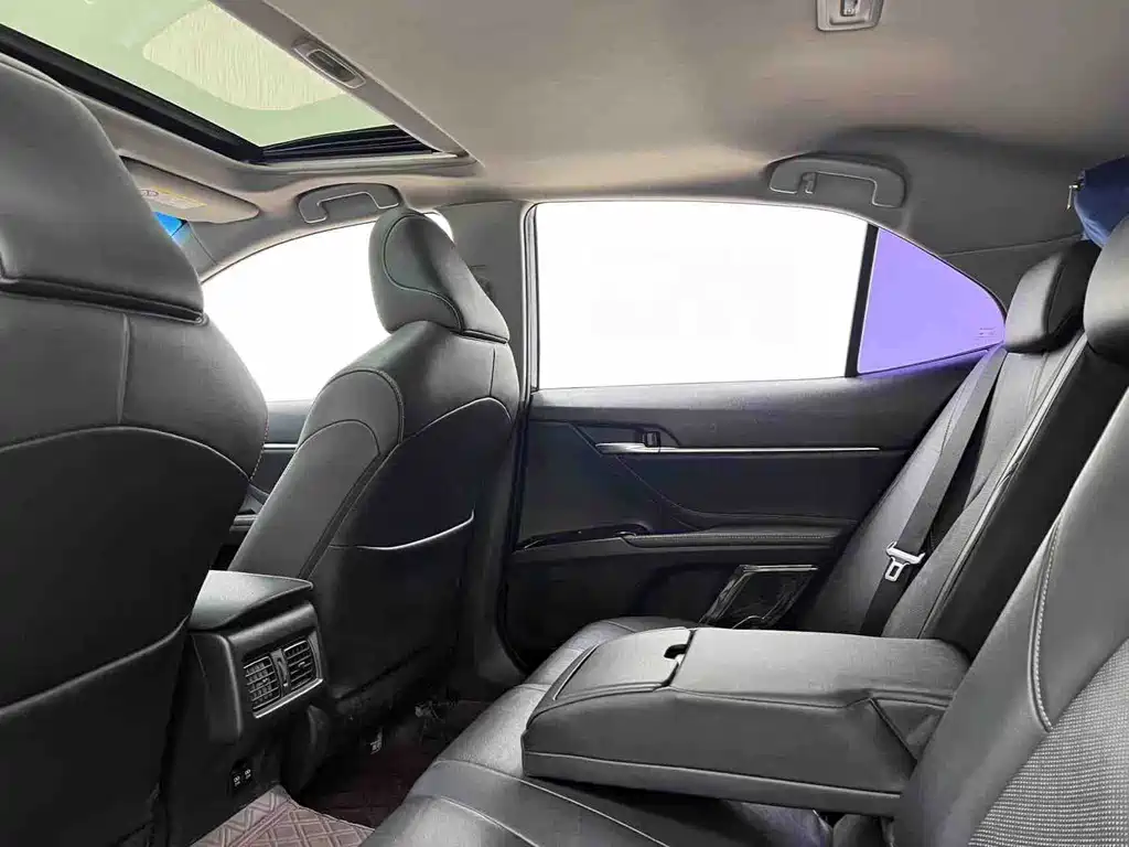 Toyota Camry — миниатюра 16