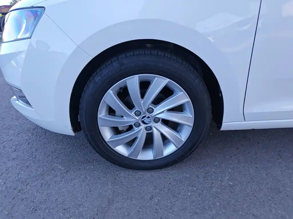 Skoda Rapid — миниатюра 23