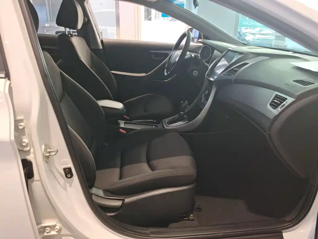 Hyundai Elantra Langdong — миниатюра 8
