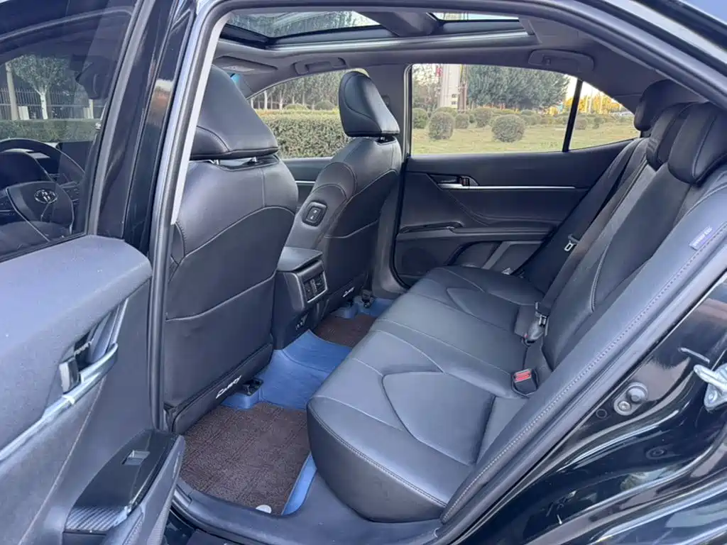 Toyota Camry — миниатюра 12
