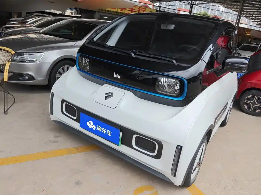 Baojun E300 2021