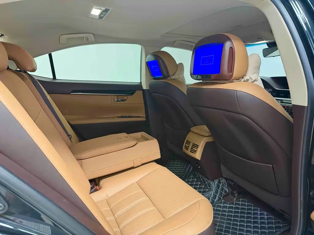 Lexus ES — миниатюра 9