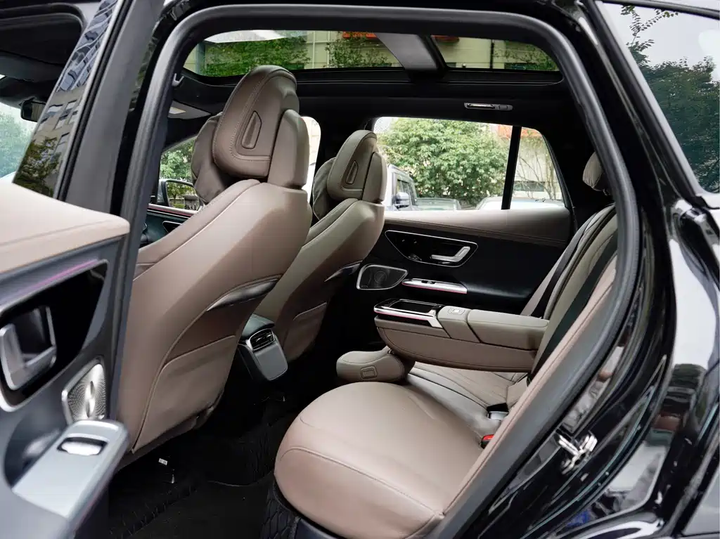 Mercedes-Benz EQE SUV — миниатюра 12