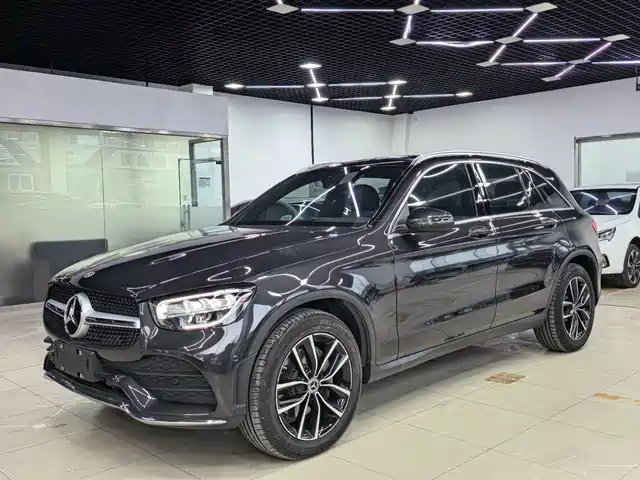 MERCEDES-BENZ GLC
