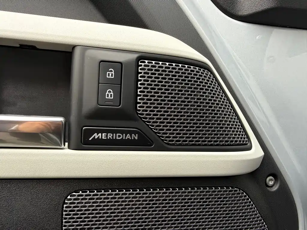 Land Rover Defender — миниатюра 23