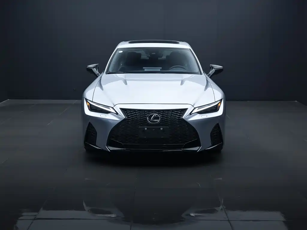 Lexus IS 2025 5.0L AT