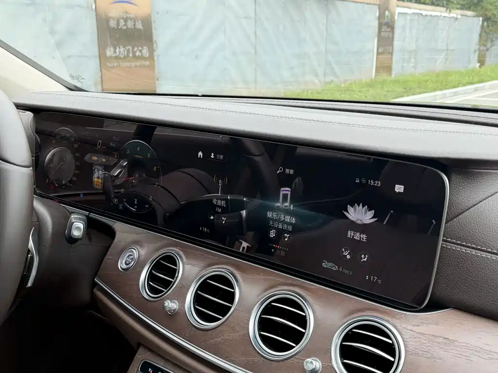 Mercedes-Benz E-Class — миниатюра 6