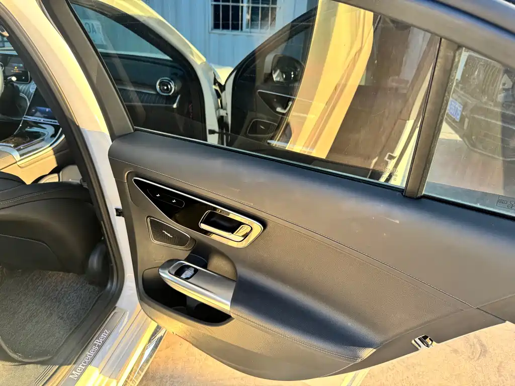 Mercedes-Benz C-Class 2023 — фото 16