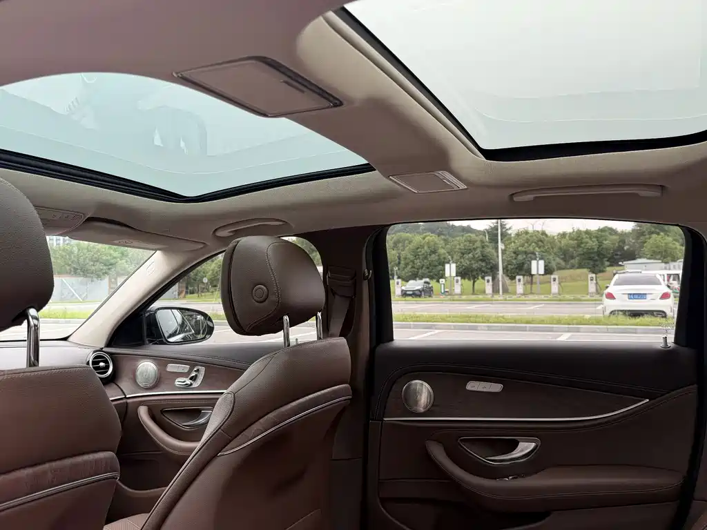 Mercedes-Benz E-Class — миниатюра 10