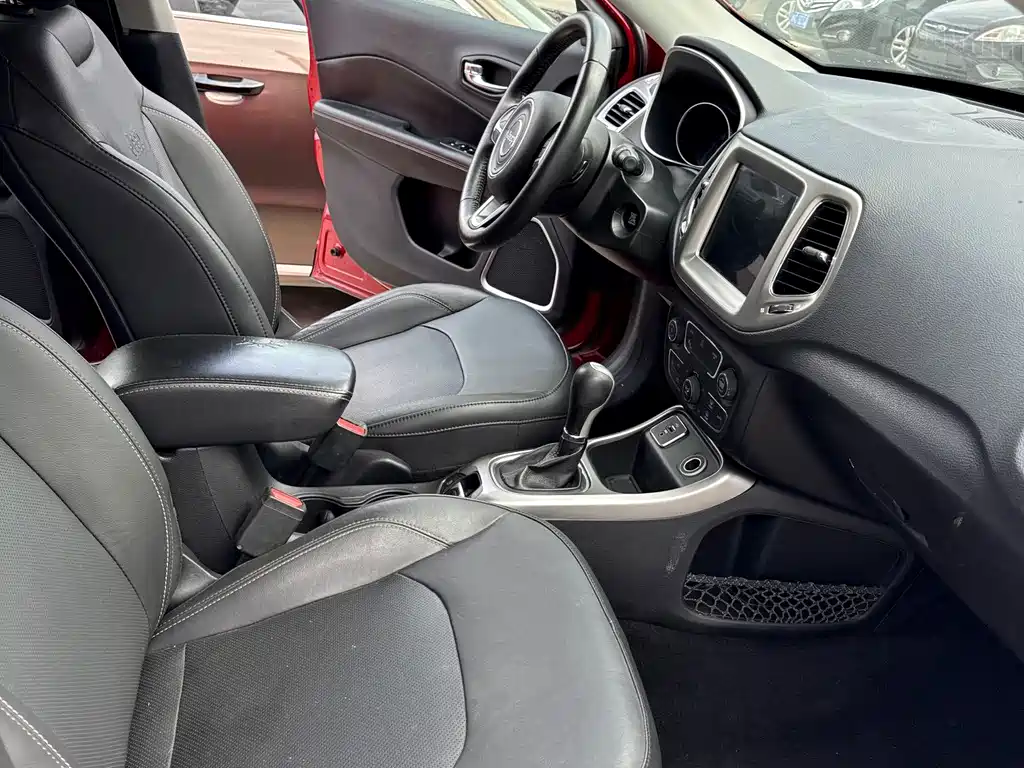 Jeep Compass — миниатюра 8