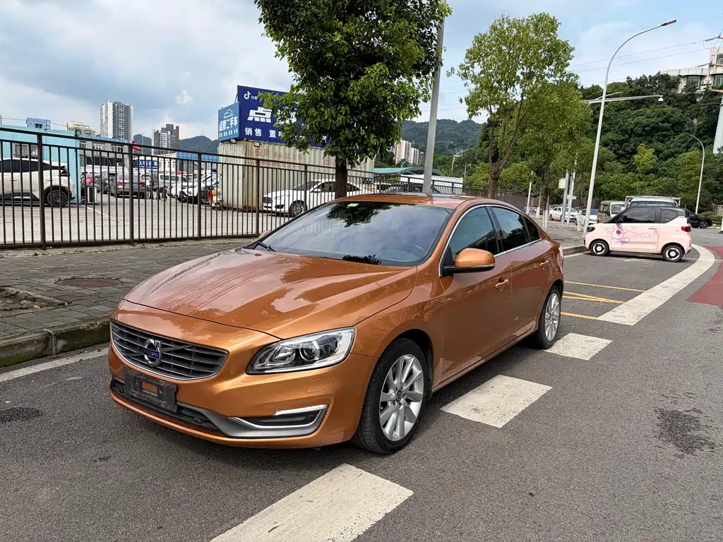 Купить Volvo S60