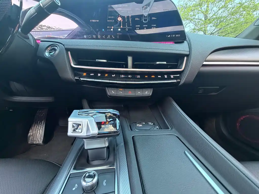 Cadillac CT5 — миниатюра 20