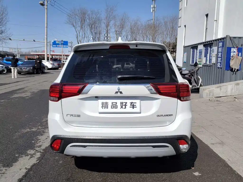 MITSUBISHI OUTLANDER