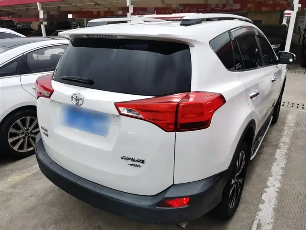 Toyota RAV4 2015 2.5L AT Luxury