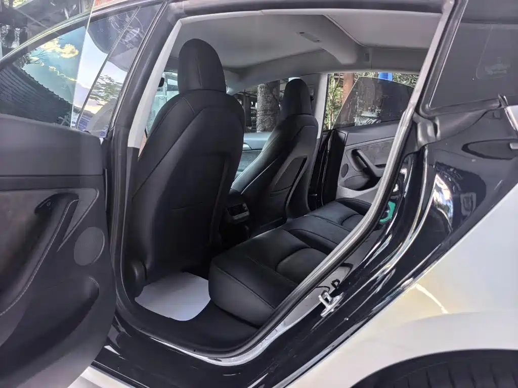Tesla Model 3 — миниатюра 8