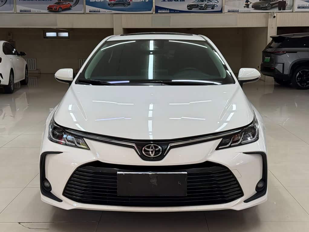 Toyota Corolla 1.2 л 2022 г. Белый, пробег 39000 км
