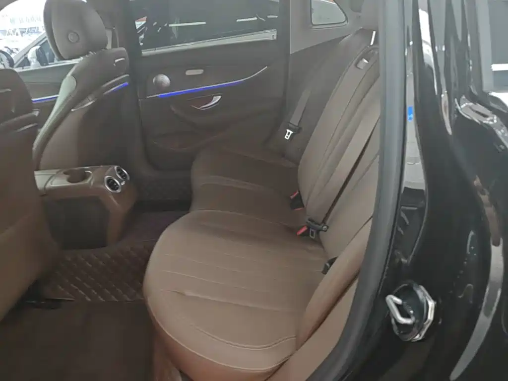 Mercedes-Benz E-Class — миниатюра 17
