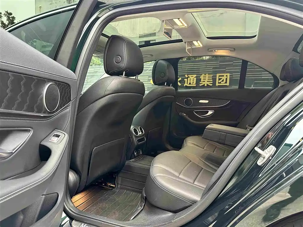 Mercedes-Benz C-Class — миниатюра 6