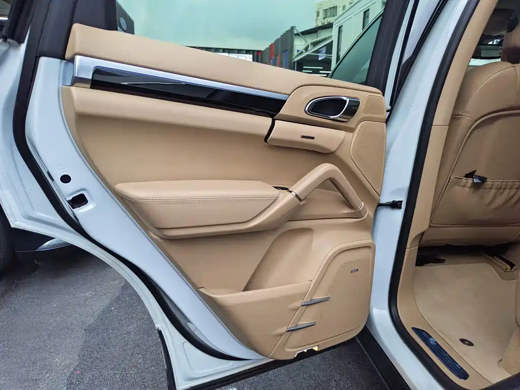 Porsche Cayenne — миниатюра 17