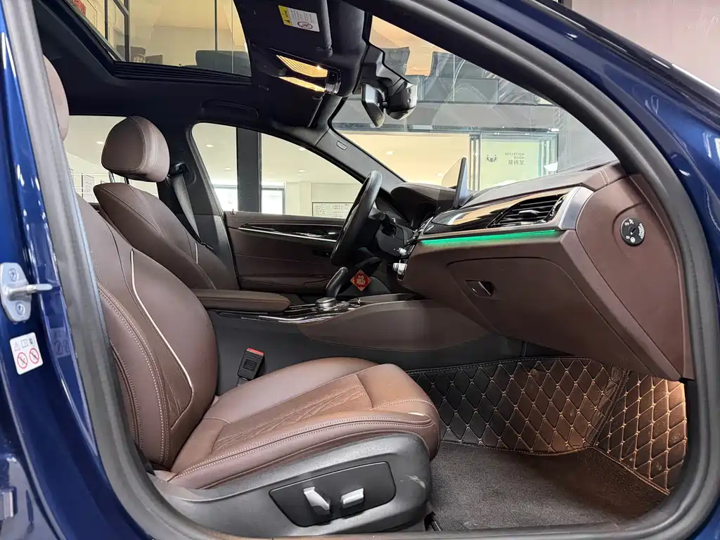 BMW 5 Series — миниатюра 9